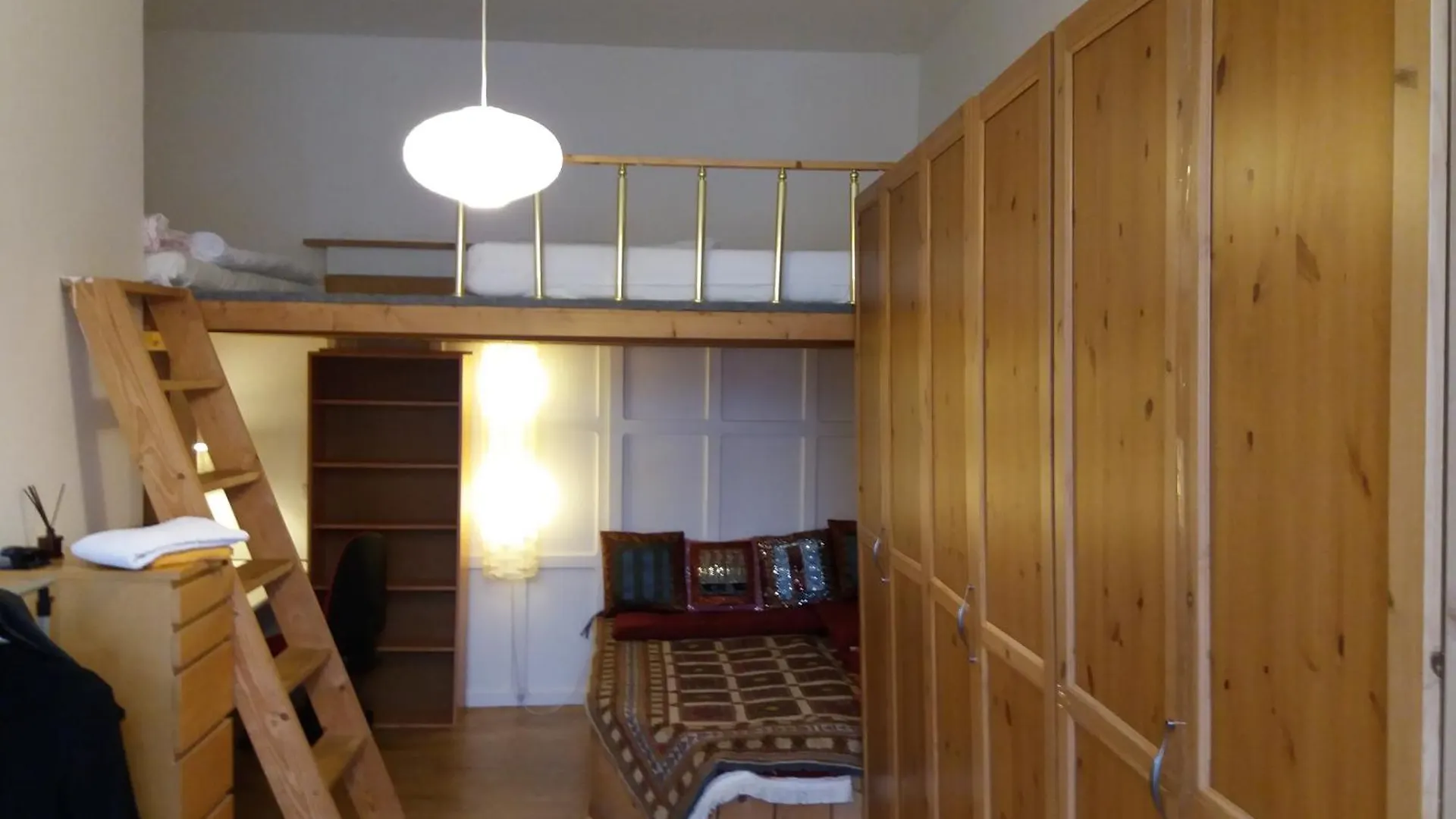 Only Female Bedroom In A Share Flat In Vinohrady Praga República Checa